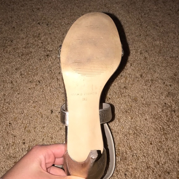 Marc Fisher Gold Heels - Picture 4 of 5